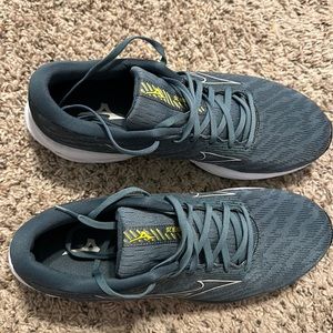 Mizuno Wave Rider 26.